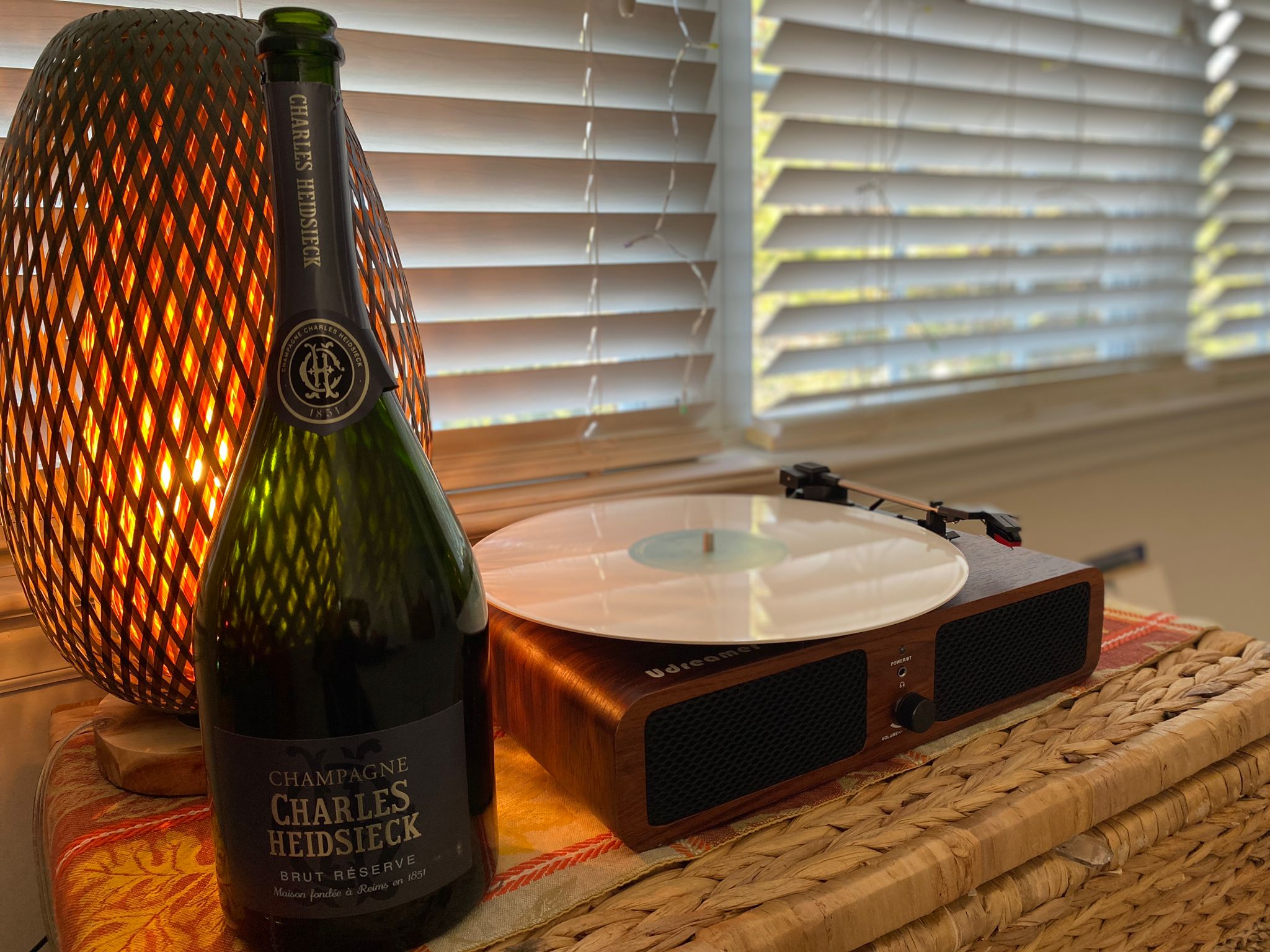 FIVE CHRISTMAS SONG AND CHAMPAGNE PAIRINGS 