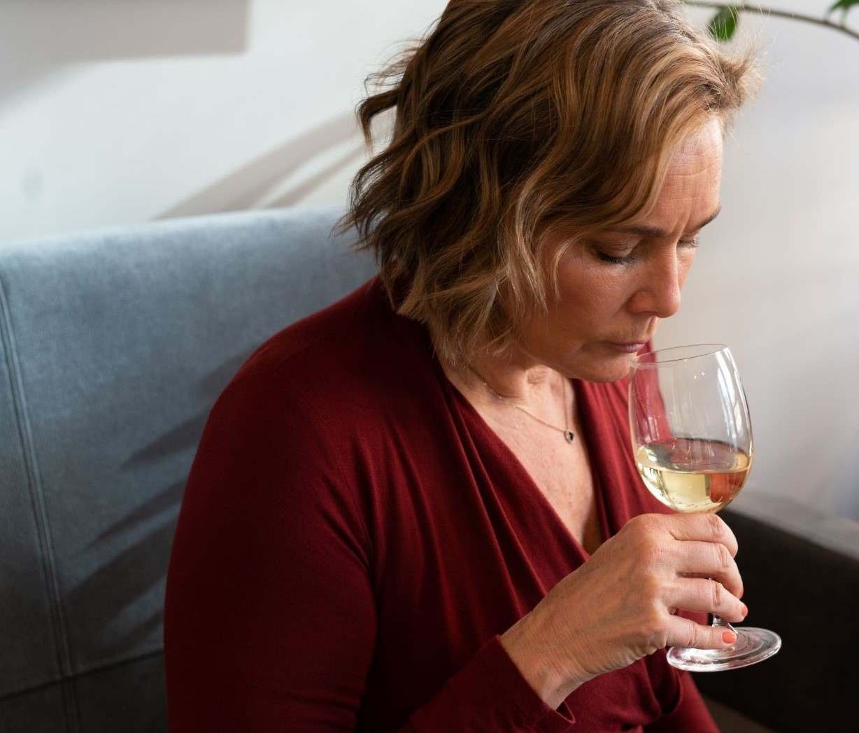 How To Describe Wine Aromas And Flavors From The Vine To Wine How to describe wine aromas and flavors from the vine to wine